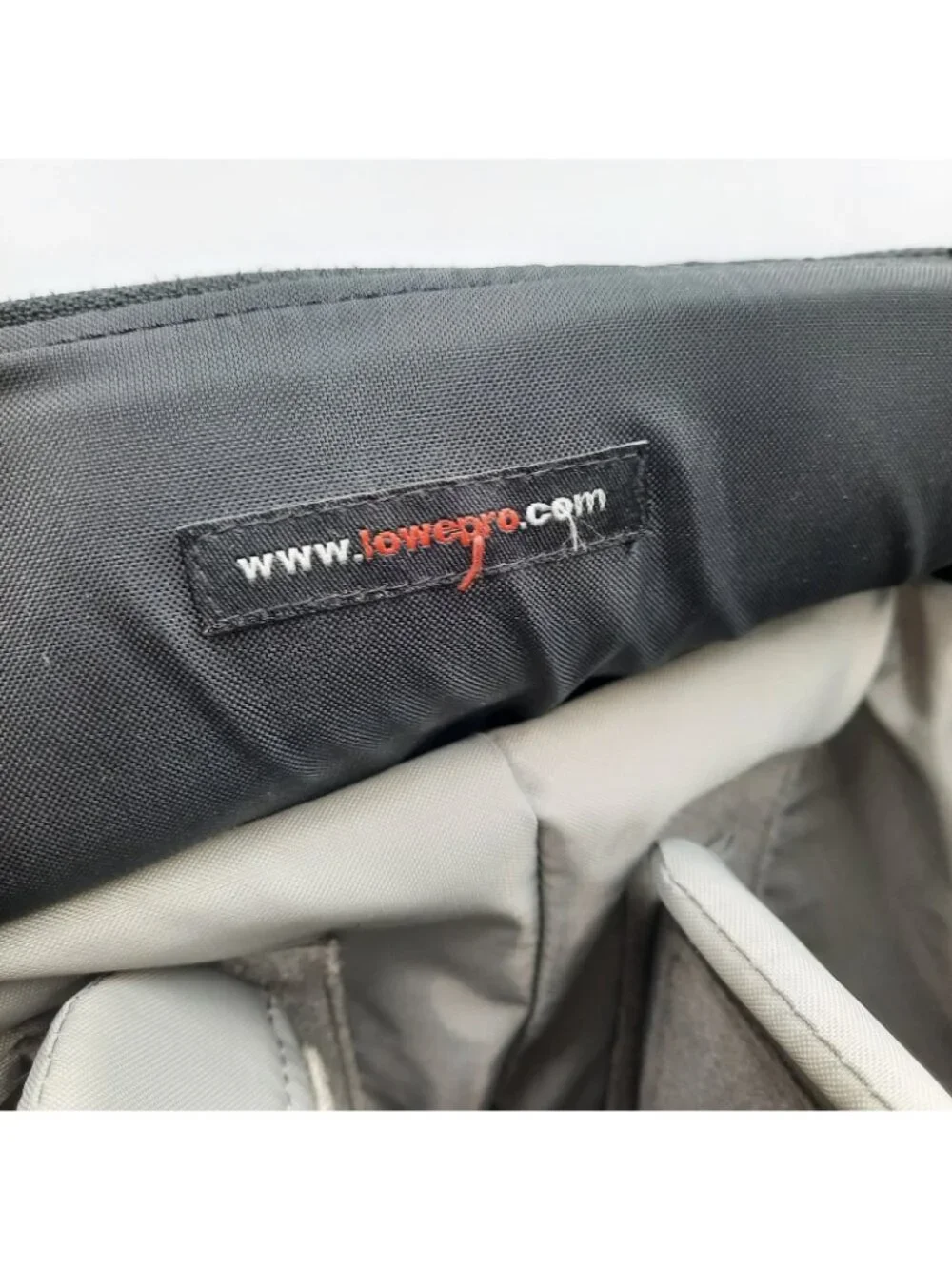 LowePro Steath Reporter 300 AW Camera Bag Black Shoulder Strap Carry Travel DSLR